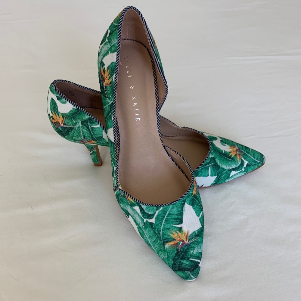 NWOT KELLY & KATIE THILIMA PUMP - Tropical Print